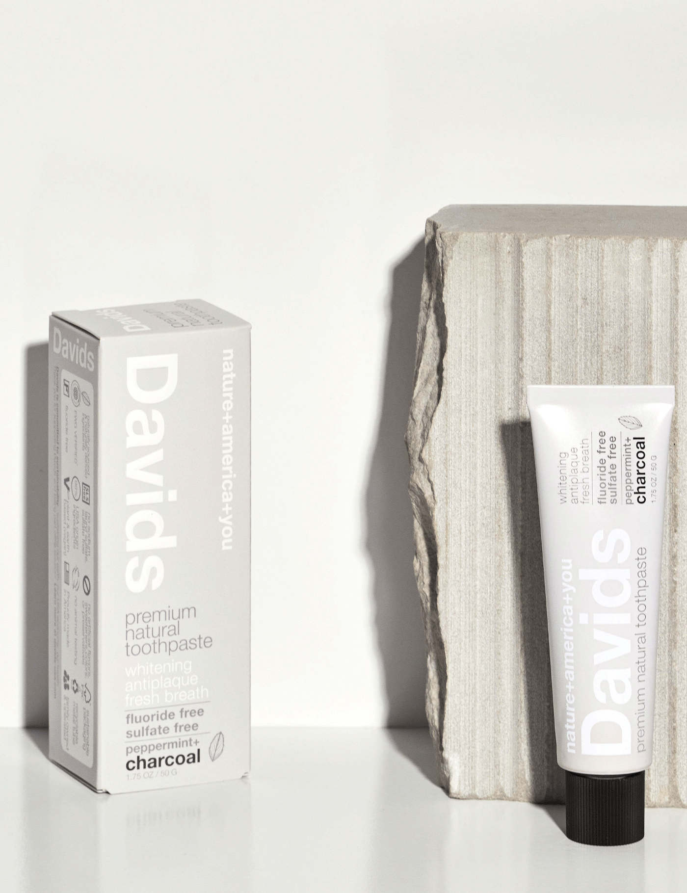 Davids travel size premium toothpaste  /  charcoal+peppermint